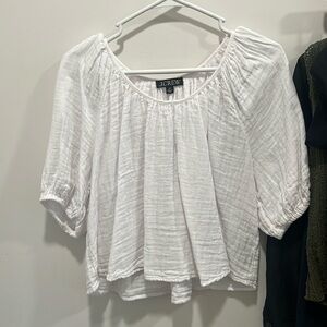 Swingy puff-sleeve top in cotton-linen gauze